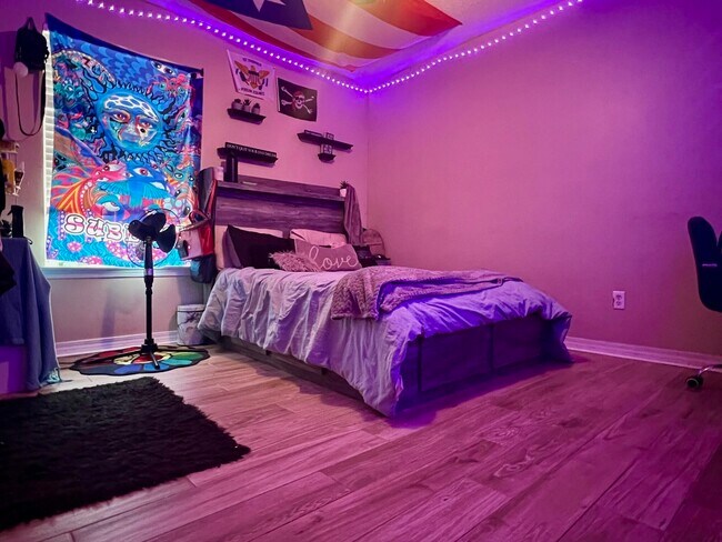 Building Photo - 318 Riverchase Blvd