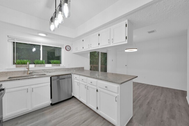 Building Photo - 16 S Cypress Pine Dr