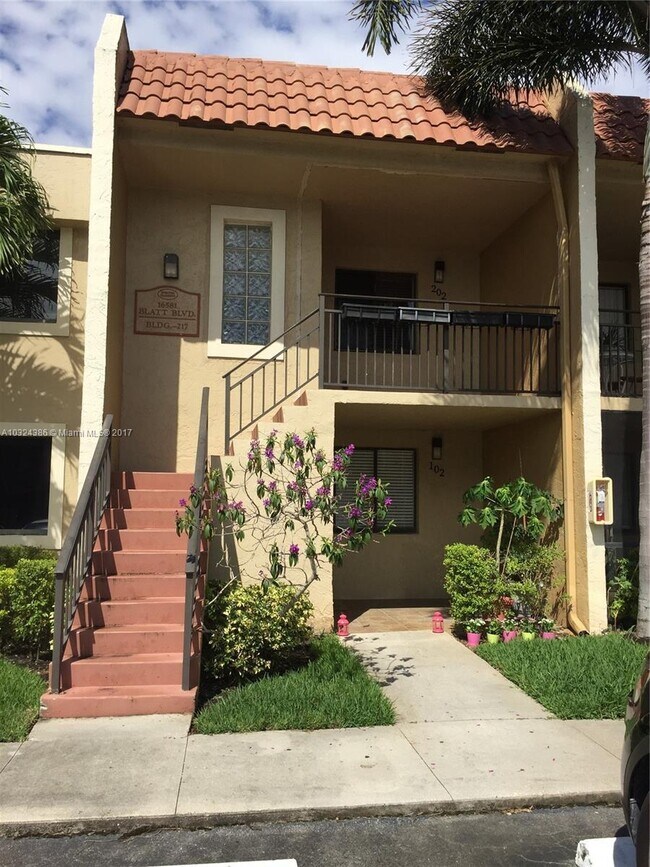 Building Photo - 16581 Blatt Blvd