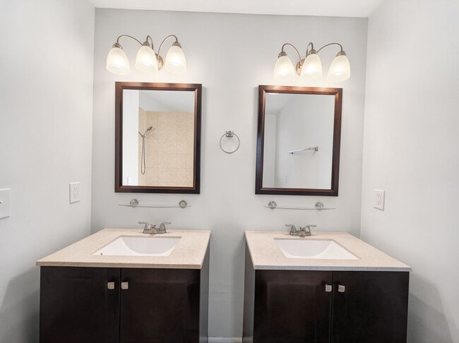 Building Photo - Annual rental offering privacy and space on 1.14 acres in Naples!