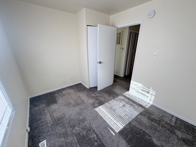 Building Photo - 1621 Clover Ln