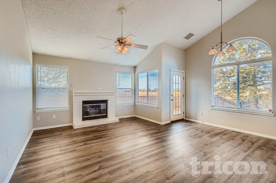 Building Photo - 995 Cobblestone Dr