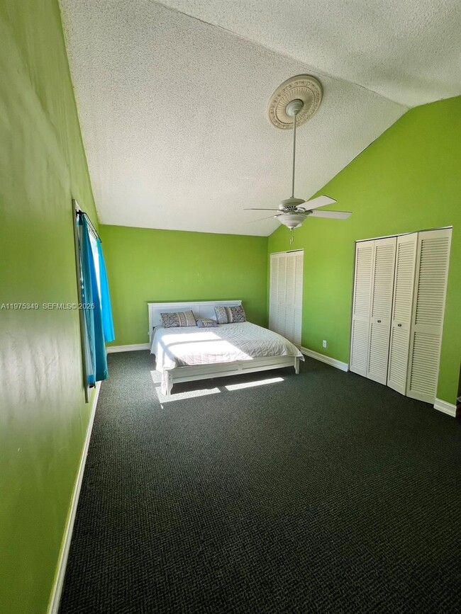 Building Photo - 8075 SE Palm St