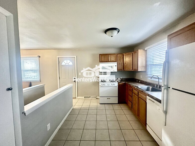 Building Photo - 4120 SE 15th Ct