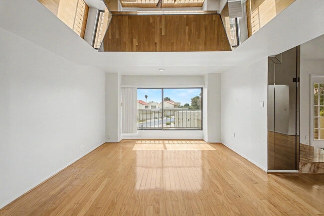 Building Photo - 5736 N 25th St