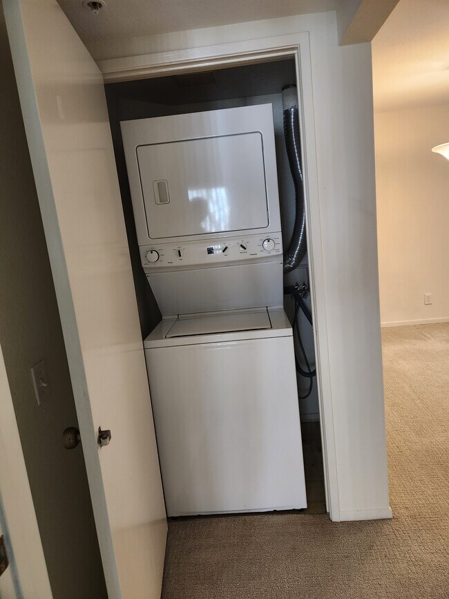 Building Photo - 8707 E Indian Hills Rd