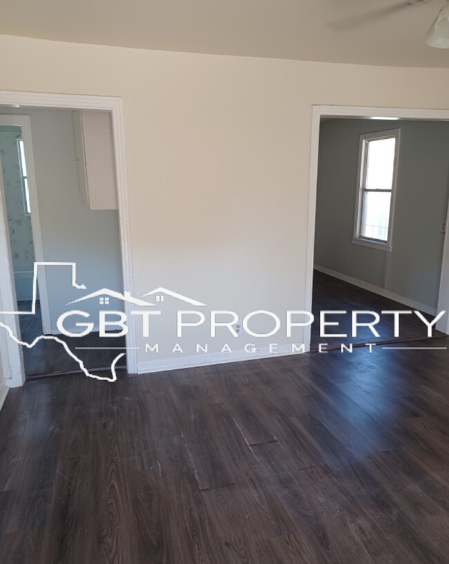 Building Photo - Coming Mid July!