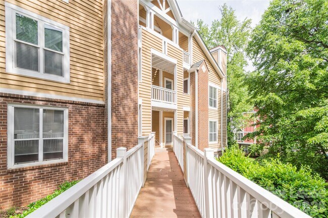 Building Photo - 2516 Cranbrook Ln