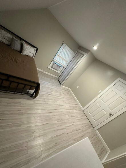 Building Photo - 100 Abbe Ave