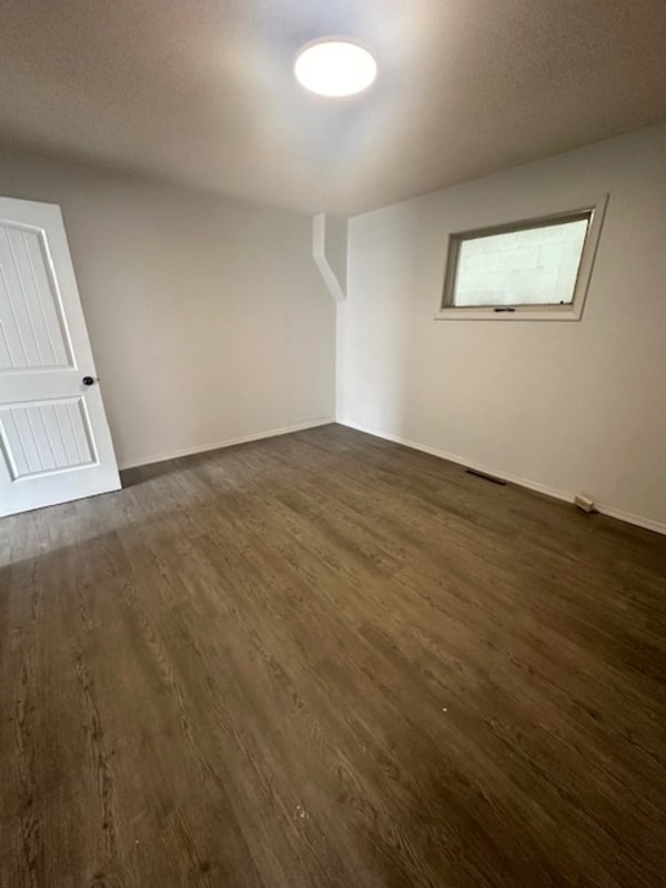 Building Photo - 123 N Elm St