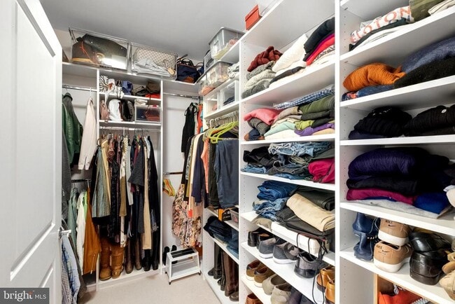 Building Photo - 400 S Broad St