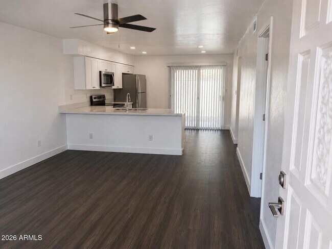 Building Photo - 510 W University Dr