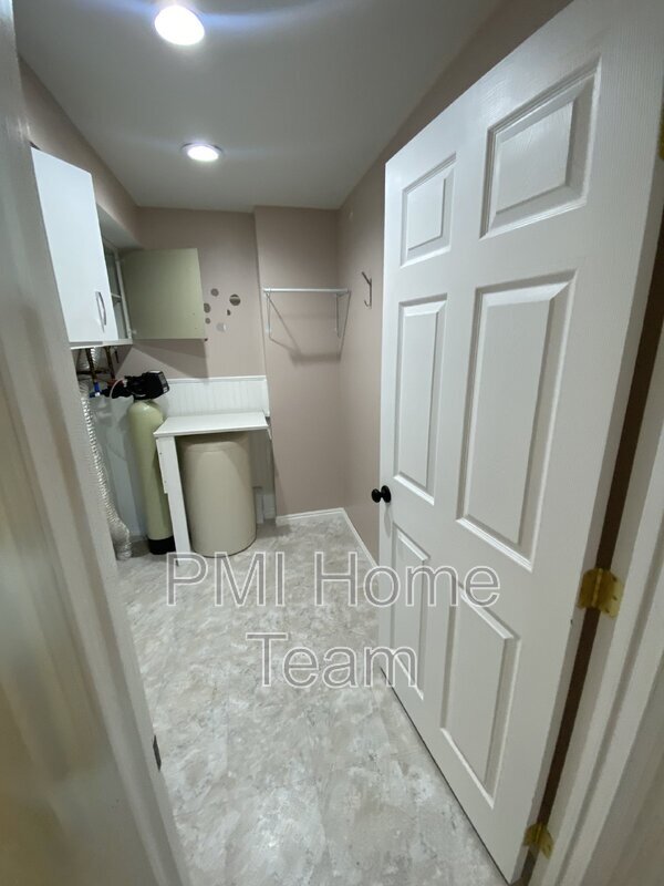 Building Photo - 1183 N 200 E