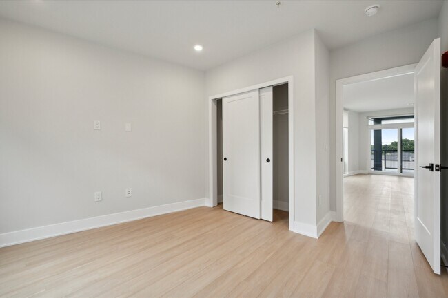 Building Photo - 6910 Ridge Ave