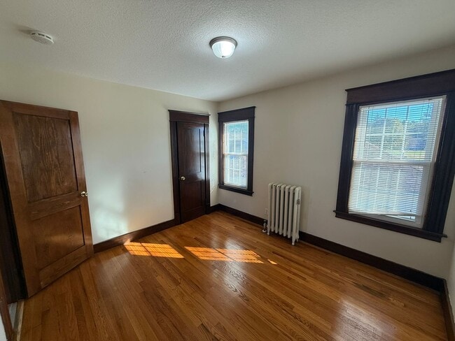 Building Photo - 565-567 East Street