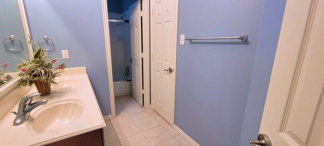 Building Photo - 4468 Jardin St