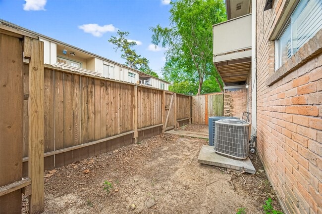 Building Photo - 1230 Shadowdale Dr