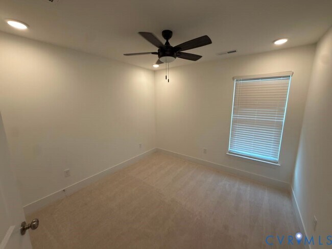 Building Photo - 15363 Sunray Aly