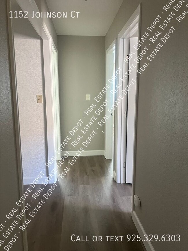 Building Photo - 1152 Johnson Ct