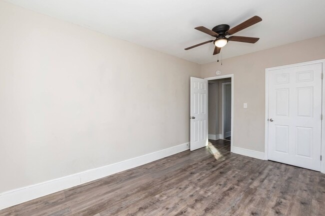 Building Photo - Gorgeous Move-In Ready Home