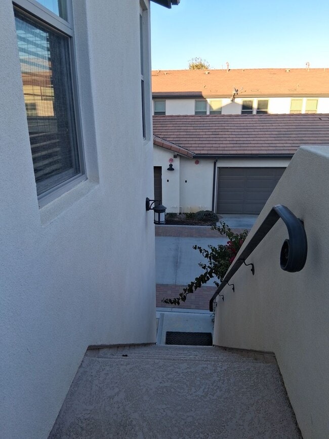 Building Photo - East end Ventura  5 Bed 5 Bath