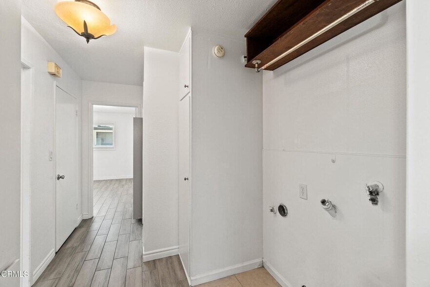 Building Photo - 3345 Porter Ln