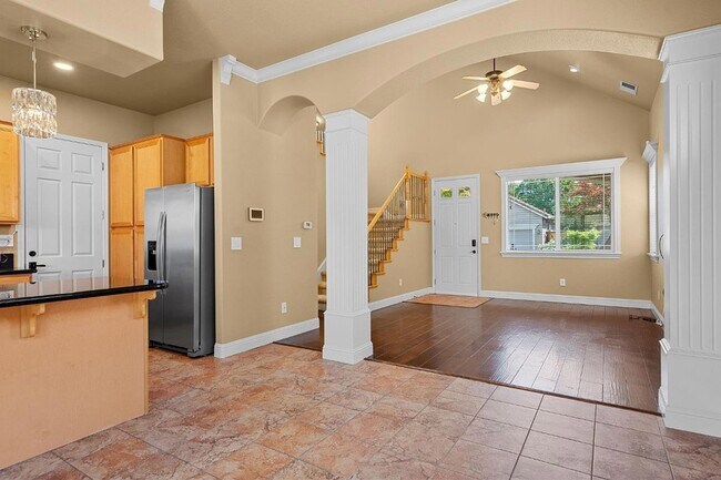 Building Photo - 8204 Ashcrest Ln