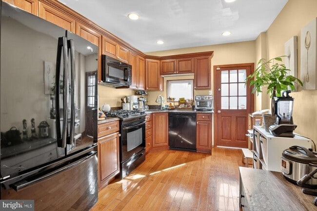 Building Photo - 818 Belgrade St