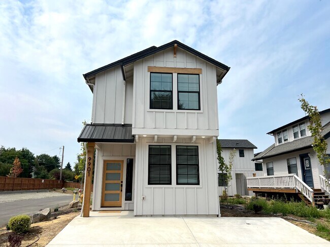 Primary Photo - 9901 NE 46th Ct