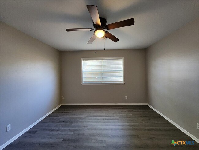 Building Photo - 273 Meadow Ave