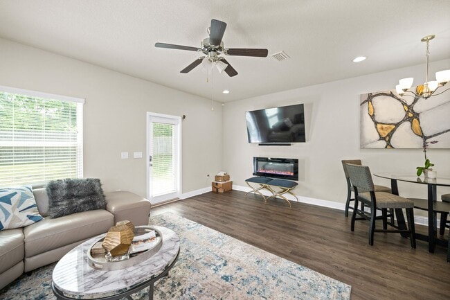 Building Photo - NEW LOW PRICE!!