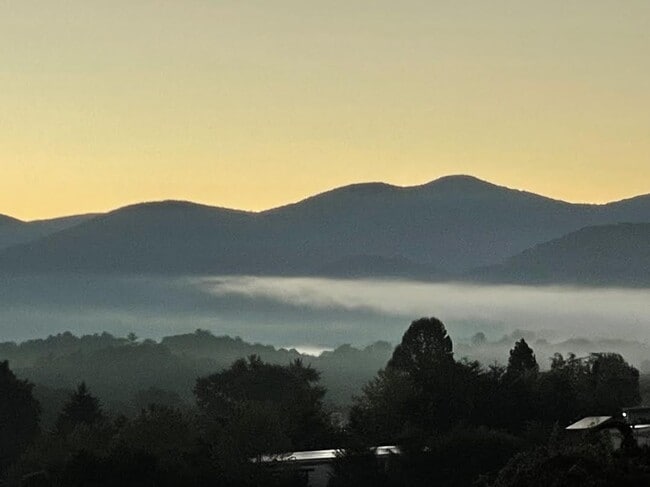 Building Photo - Weaverville