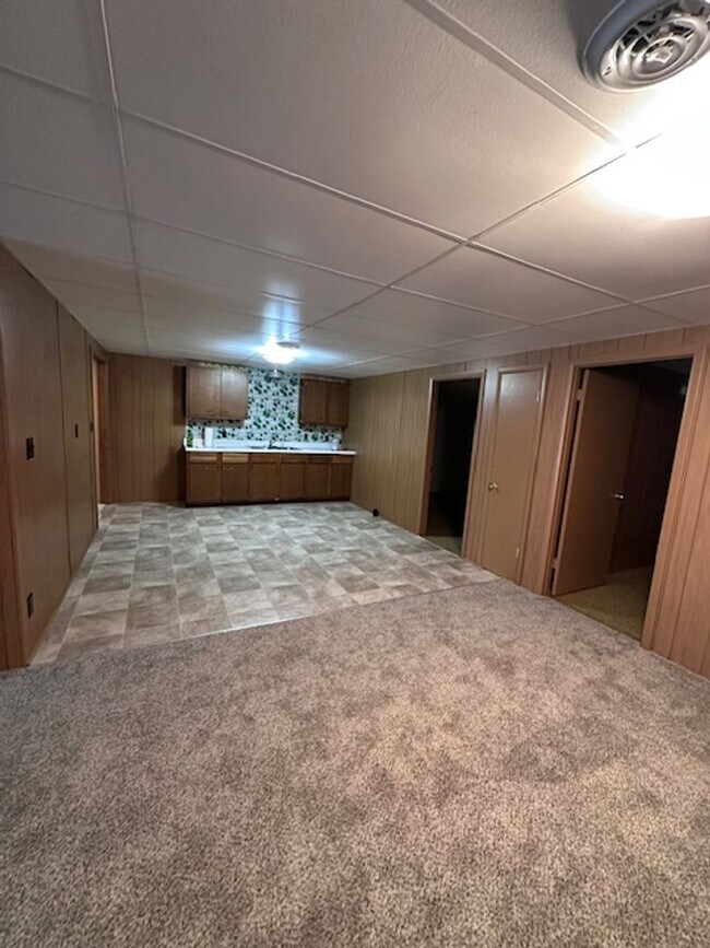 Building Photo - Maryville 37803 - 5 bedroom, 3 bath home - Contact Karen Robertson (865) 454-7626