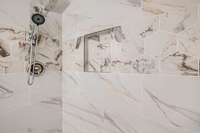 Building Photo - Completely Updated 2 Bedroom 2 Bathroom Condo Available NOW! Garage Parking Included!