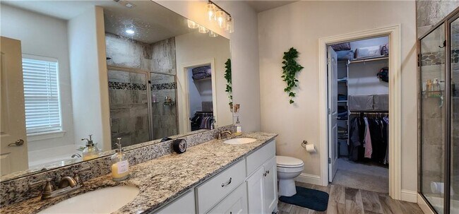 Building Photo - 1001 W Ashmore Landing Loop