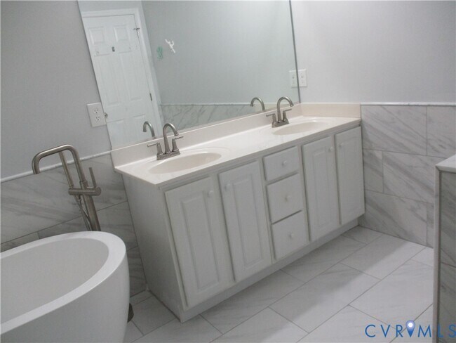 Building Photo - 5528 Abbott Cir
