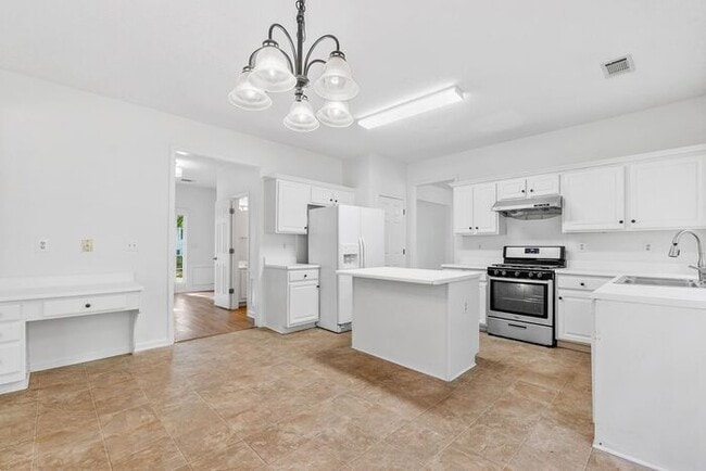 Building Photo - 5840 Haterleigh Dr