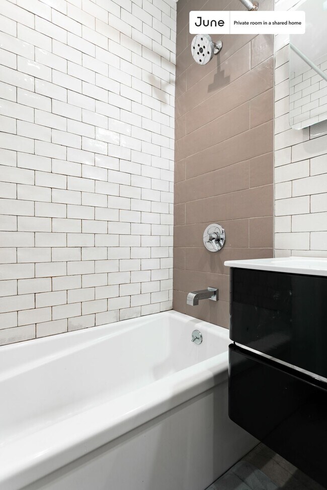 Building Photo - Room in Shared 3 bed/1 bath home in Central Harlem