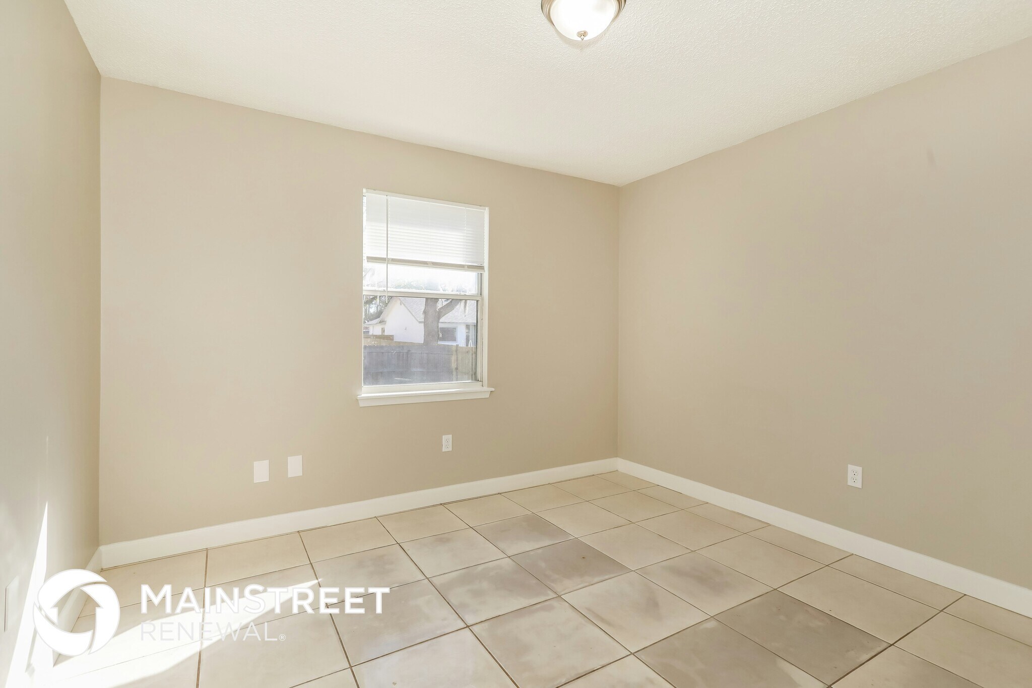 Building Photo - 1597 Twin Oak Dr W