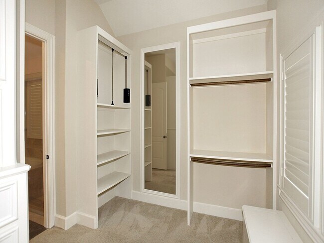 Building Photo - 15 Serenade Pines Pl