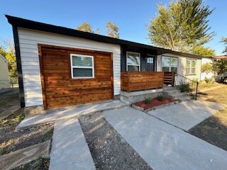 Primary Photo - 2821 Quanah St