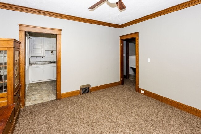 Building Photo - 3102 Montclair Ave