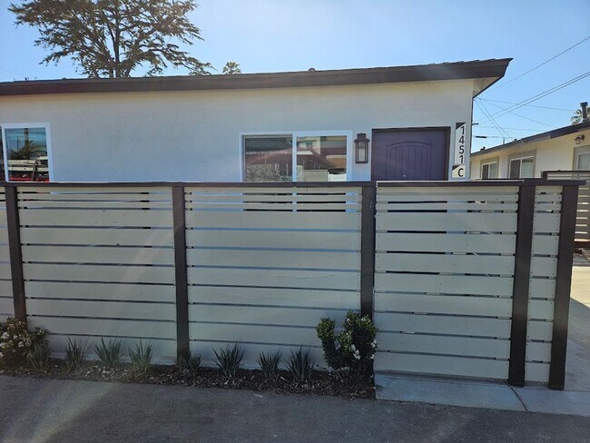 Building Photo - 1451 W Almond Ave