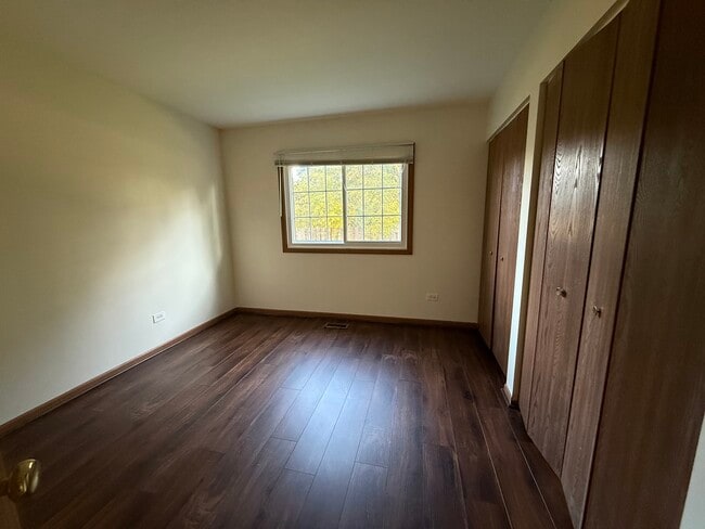 Building Photo - 1335 Fountain Green Dr