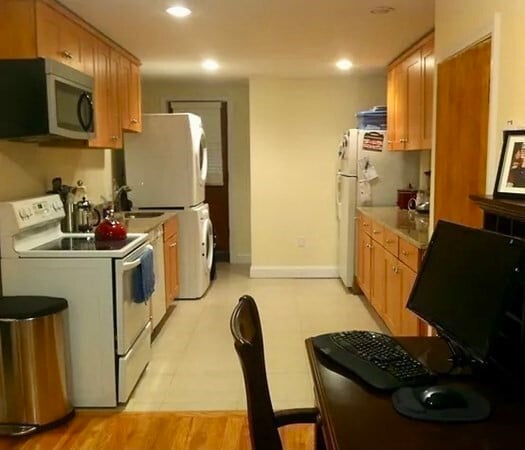 Building Photo - 1897 Beacon St