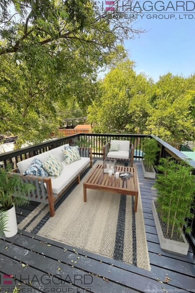 Building Photo - Walking Distance to the Stockyards!