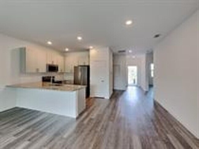 Building Photo - 24503 Zephyr Ct