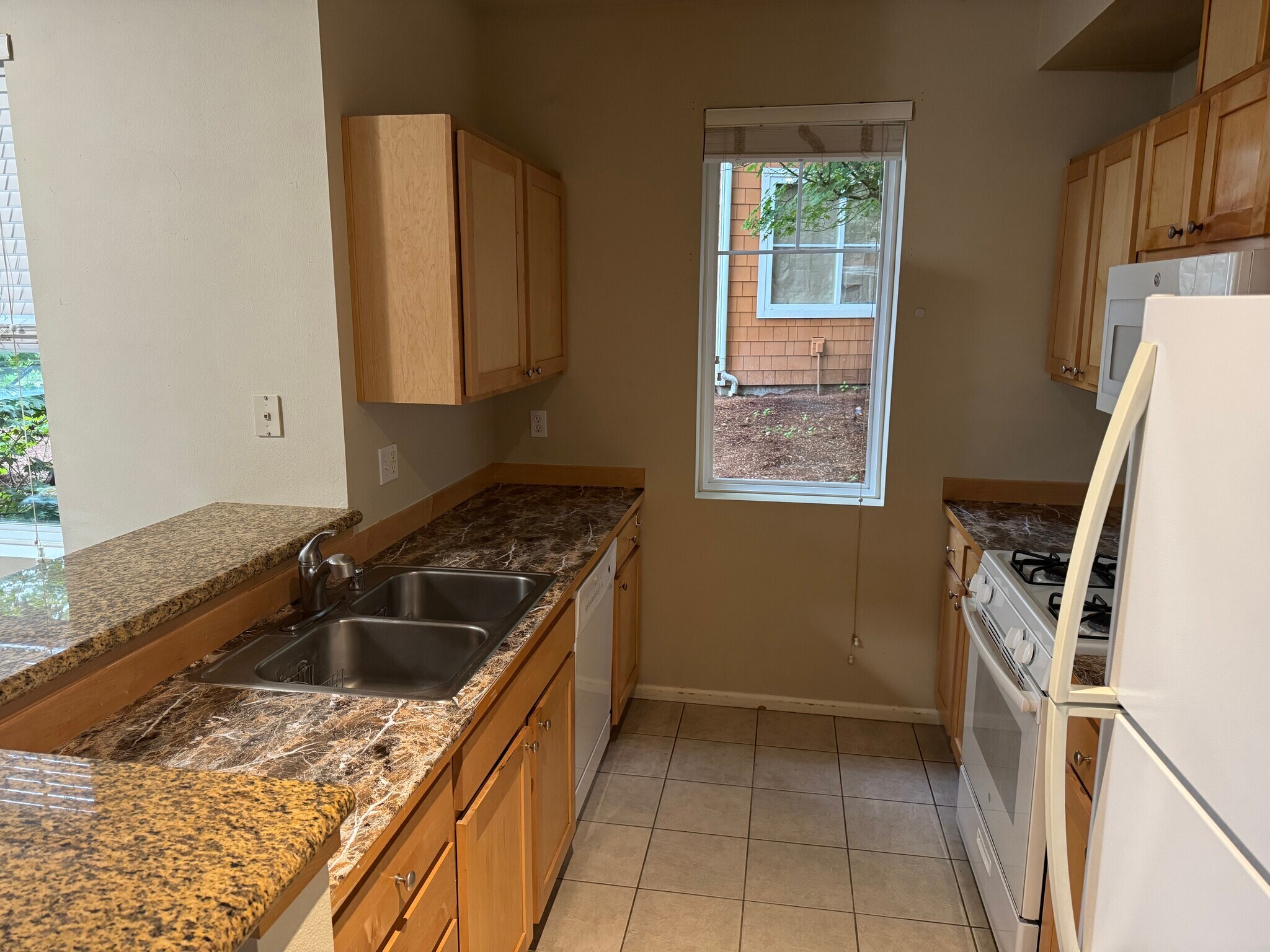 Full Kitchen - 501 225th Ln NE