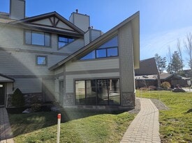 Building Photo - 477 Ala Wai Blvd