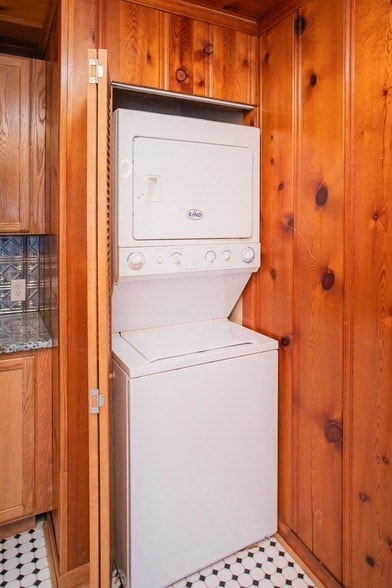 Building Photo - 909 Clarke St